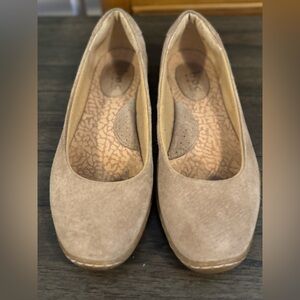 b.o.c. Women's Tan Flats
